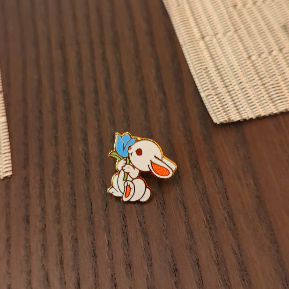 1981 Easter Bunny Gold & Pastel Women's Brooch Pin